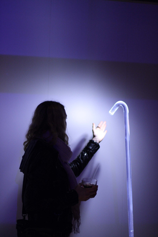 Illustration for article titled Pole: Is This the Most Minimal Lamp Ever?
